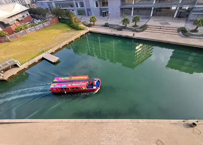 Birds-Eye Canal View - Walk To Cticc And V&A Waterfront!