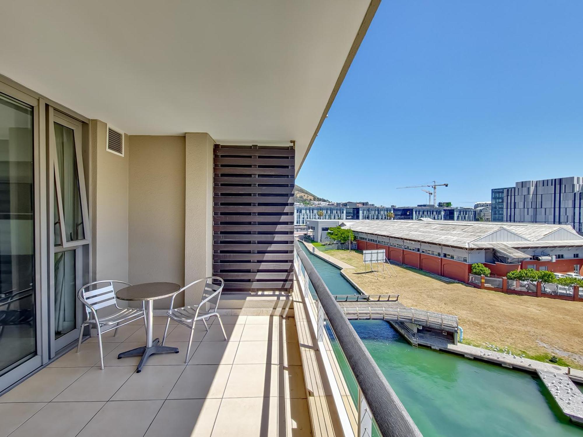 Birds-Eye Canal View - Walk To Cticc And V&A Waterfront! Apartment